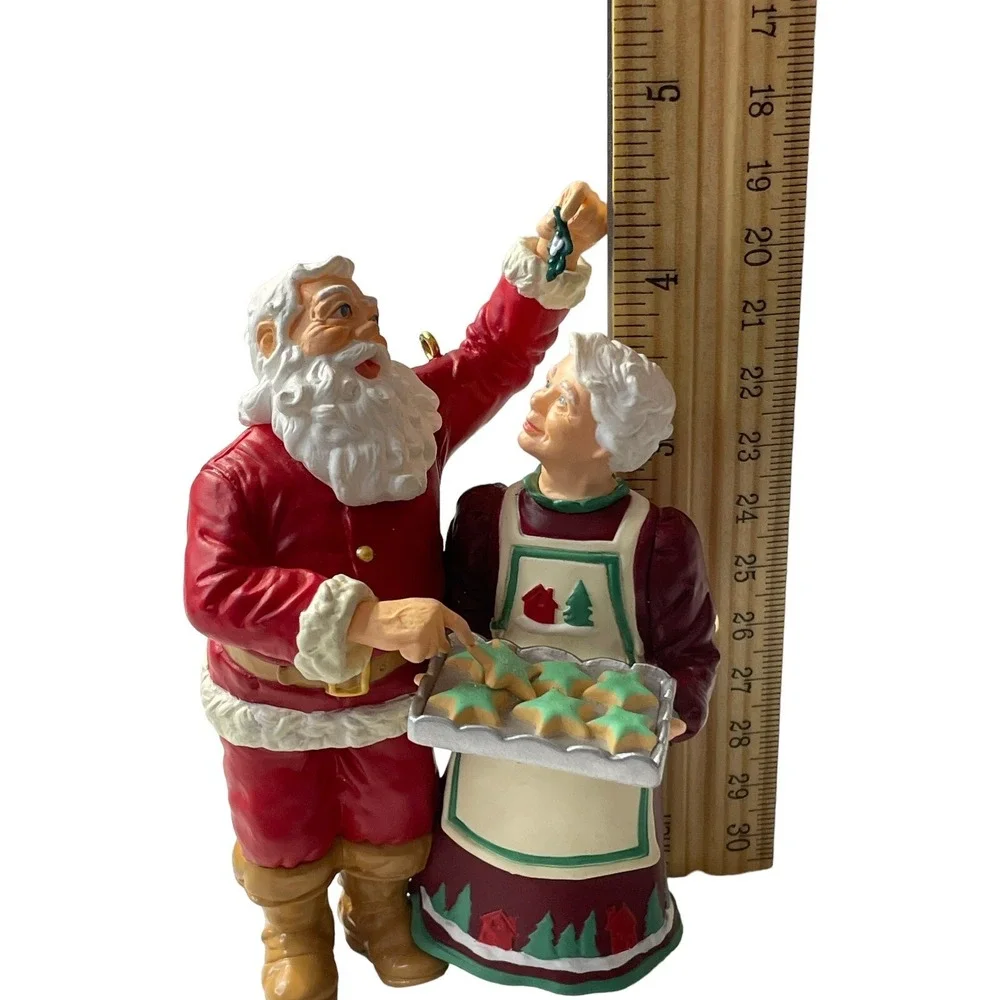 Hallmark Keepsake Santa Sneaks A Sweet‎ Cooking For Christmas Ornament 2001